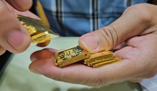 Sáng 12-1, giá vàng miếng SJC lần đầu chạm mốc 162 triệu đồng/lượng