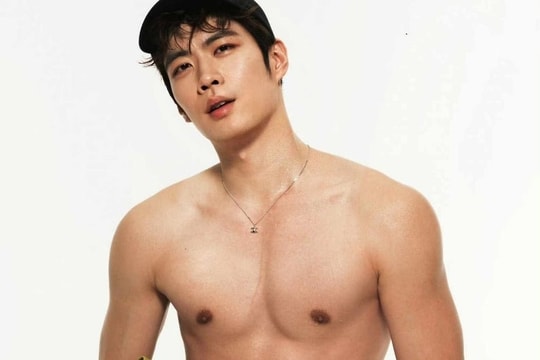 Hai nam diễn viên Trung Quốc lộ ảnh tình tứ