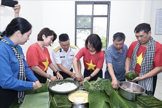 Mùa Xuân mới đã tới nơi đảo xa