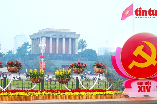 Phố phường Hà Nội rực rỡ cờ hoa chào mừng Đại hội Đảng lần thứ XIV