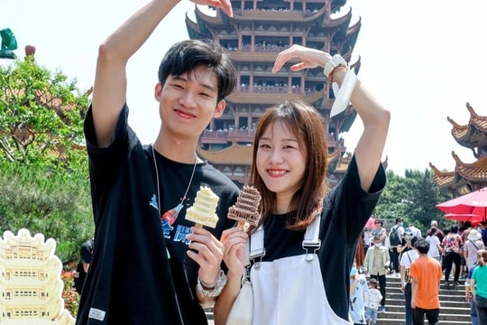 Lần đầu vượt Thái Lan, Việt Nam hưởng lợi gì từ làn sóng khách Trung Quốc?