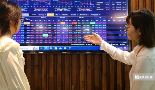 VN-Index hướng mốc 1.900-2.000 điểm, khuyến nghị thận trọng khi rung lắc gia tăng