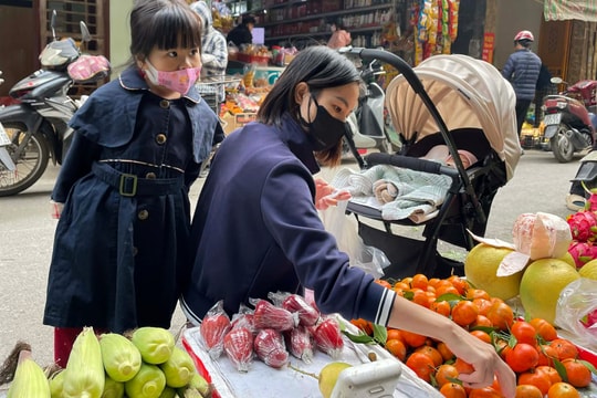 'Nặng lòng' với chợ cóc