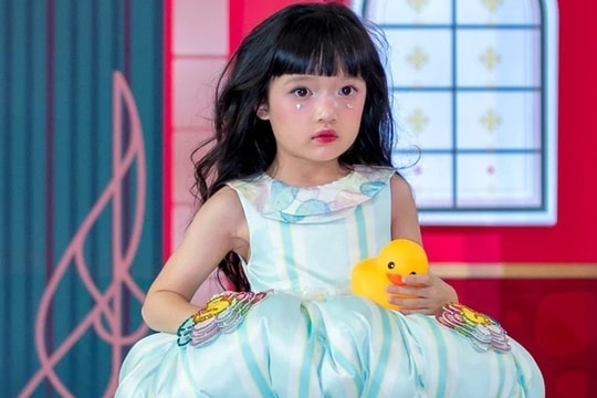 Con gái 6 tuổi thích catwalk của Trường Giang, Nhã Phương