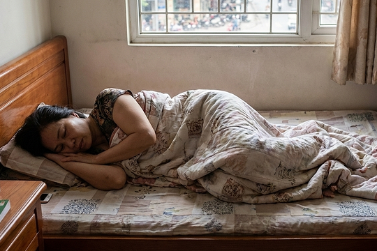 Vì sao không nên nằm ngay sau khi ăn?