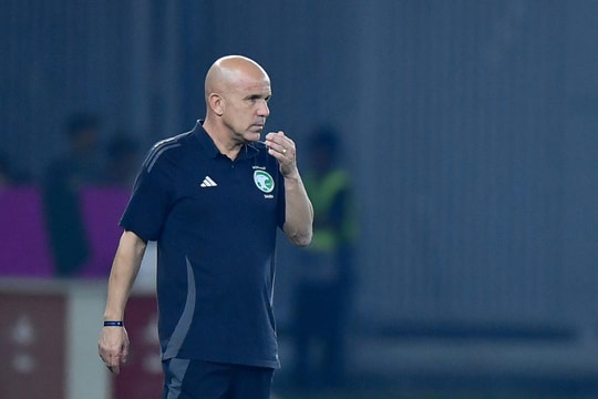 HLV Arab Saudi: 'Xấu hổ khi thua Việt Nam'