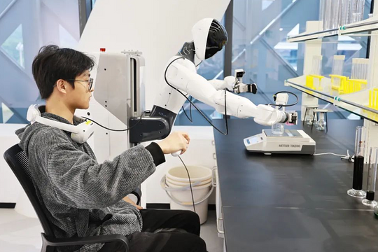 Trung Quốc 'dạy học' cho robot hình người thế nào