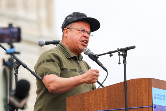 Minnesota, Illinois kiện chính quyền Trump