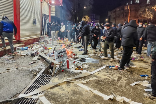 Chuỗi ngày biểu tình gây rung chuyển Iran