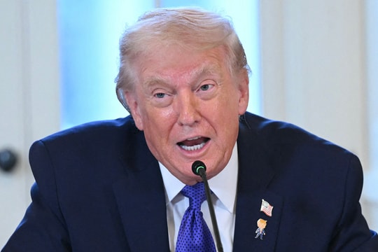 Ông Trump áp thuế với loạt đối tác thương mại của Iran