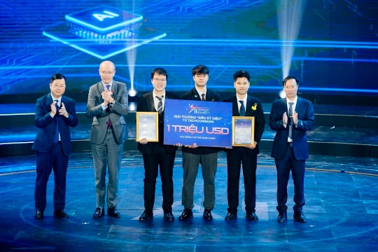 Techcombank trao học bổng 1 triệu USD cho quán quân 'A.I thực chiến'