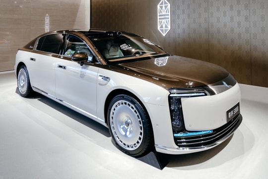 Xe sang Trung Quốc bán nhiều hơn ba mẫu xe Đức cộng lại