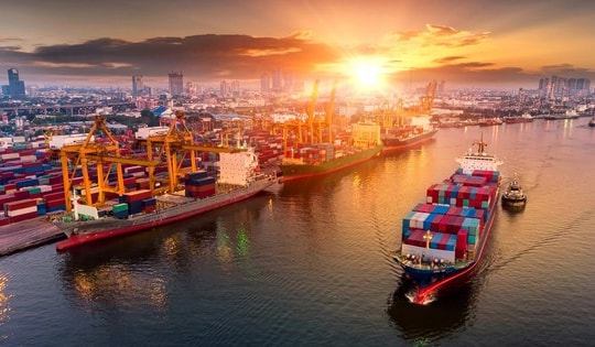 Vượt “bão” thuế quan, Việt Nam trở thành quán quân tăng trưởng châu Á năm 2025