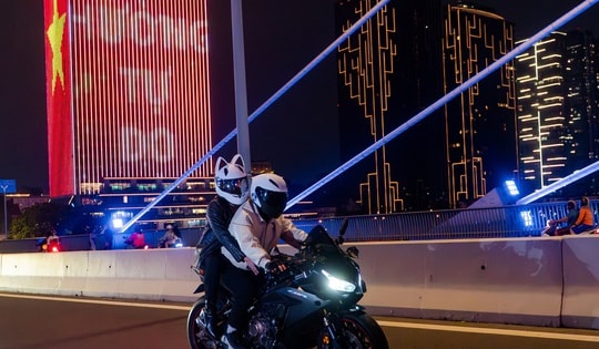 VIDEO: “Cơn sốt” quay phim cùng mô tô phân khối lớn