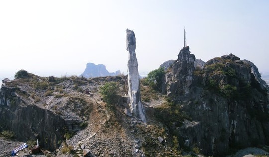 VIDEO: Hòn Vọng Phu ở Thanh Hóa "khoác áo mới" sau khi được chi 17 tỉ đồng