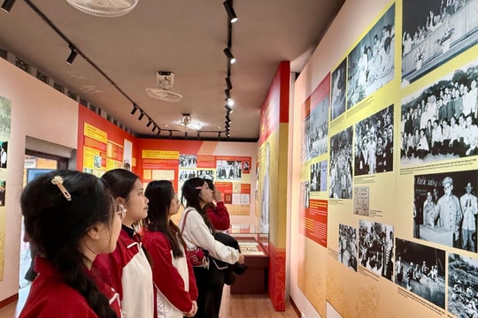 Trưng bày 'Chủ tịch Hồ Chí Minh với Quốc hội Việt Nam - 80 năm một chặng đường vẻ vang'