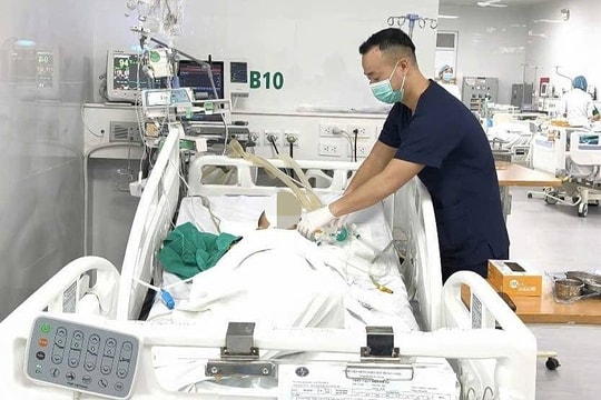 Bé trai thoát cửa tử nhờ 5 phút được ép tim tại chỗ