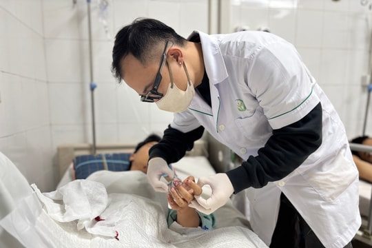 6 người cụt tay, hỏng mắt sau khi tự chế pháo