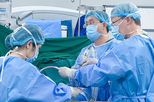 Tay chân, mặt to dần do u tuyến yên