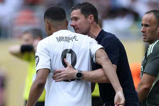 Cựu chủ tịch Real: 'Alonso ra đi vì CLB thiếu kế hoạch dài hạn'