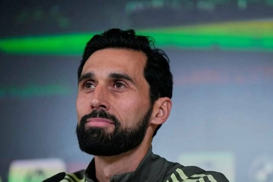 Tân HLV Real lo thảm bại nếu bắt chước Mourinho