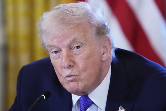 Quyết sách của ông Trump phủ bóng hoạt động đi lại toàn cầu