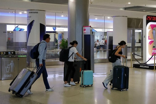 Mỹ dừng xử lý visa cho công dân 75 nước