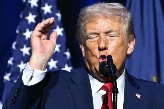 Ông Trump dọa tước quốc tịch người nhập cư phạm tội lừa đảo