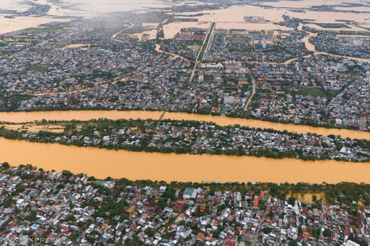 Xây cầu bắc qua Cồn Hến giữa sông Hương