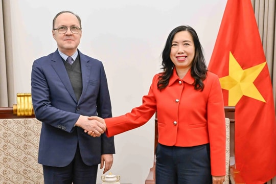 Thứ trưởng Ngoại giao Lê Thị Thu Hằng tiếp Đại sứ Liên bang Nga tại Việt Nam