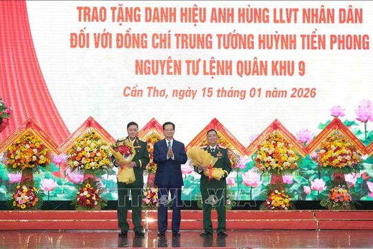 Trao danh hiệu Anh hùng LLVT nhân dân tặng Trung tướng Huỳnh Tiền Phong