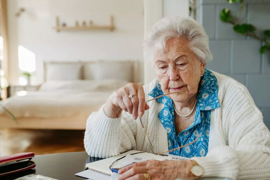 Nỗi sợ mùa đông của người già Anh