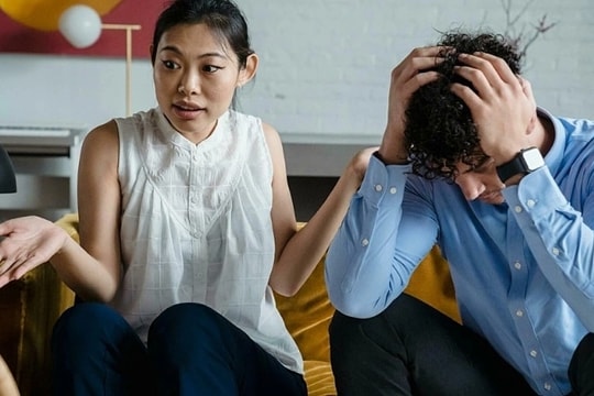 Vì sao đàn ông thường im lặng khi vợ nổi cáu?