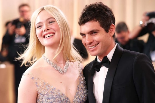 Thời trang hẹn hò của Elle Fanning và bạn trai