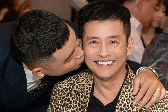 Nghệ sĩ Tấn Beo đón tuổi 60 bên vợ con