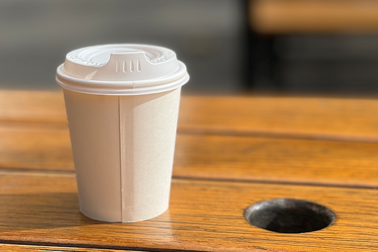 Nguy cơ nuốt hàng ngàn hạt vi nhựa khi dùng cốc cà phê một lần