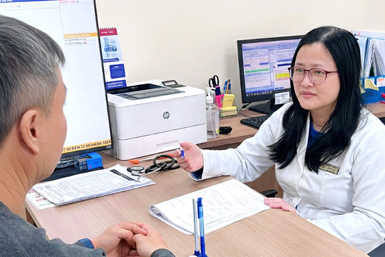 Đau đầu, chóng mặt tưởng tiền đình hóa ung thư máu