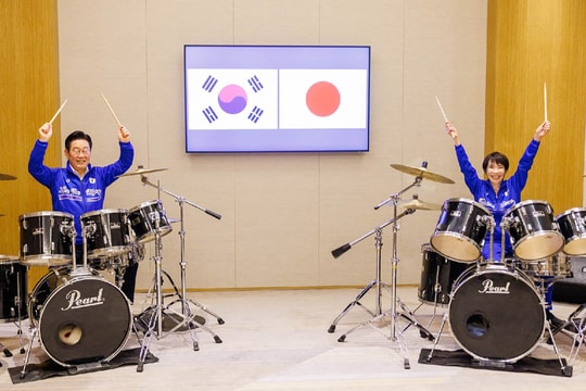 Thông điệp 'ngoại giao chơi trống' của lãnh đạo Nhật - Hàn