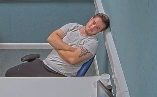 Hình xăm vạch trần kẻ giả thiếu nữ dụ dỗ 350 cậu bé