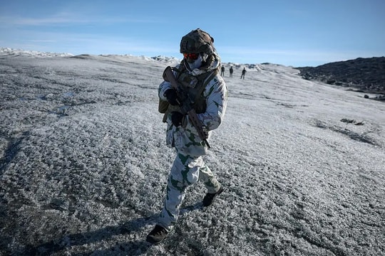 Ông Macron: Binh sĩ Pháp đã có mặt tại Greenland