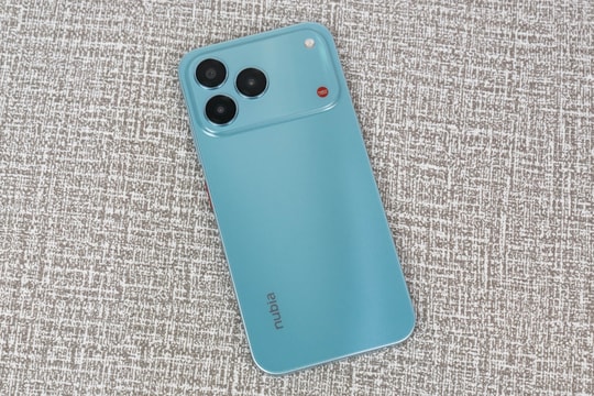 Smartphone thiết kế giống iPhone 17 Pro Max, giá 3 triệu đồng