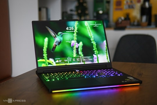 Laptop gaming giá 100 triệu đồng, có thể thay nắp phím