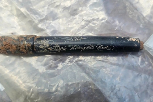 Tìm thấy hài cốt liệt sĩ cùng bút máy khắc tên Vương Chí Cao