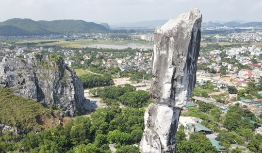 Phương án khoan lỗ "cứu" Hòn Vọng Phu trước nguy cơ đổ sập