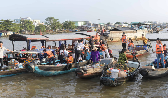 Gợi ý khai thác chợ nổi Cái Răng cả ngày lẫn đêm