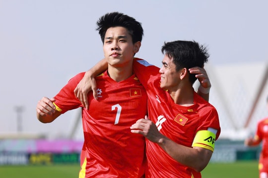 Xem Đình Bắc kiến tạo đẳng cấp, em út U23 Việt Nam sút tung lưới U23 UAE