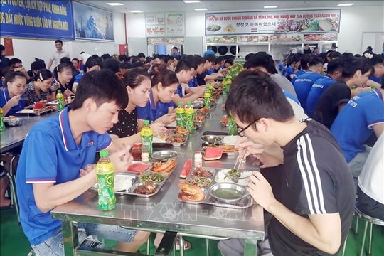 Bảo đảm việc làm và chế độ phúc lợi cho người lao động