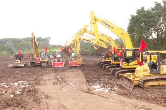 Khởi công đường kết nối cầu Tứ Liên với cao tốc Hà Nội - Thái Nguyên