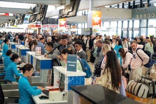 Hãng bay liên tục bổ sung chỗ, giá vé máy bay Tết vẫn ở ngưỡng cao