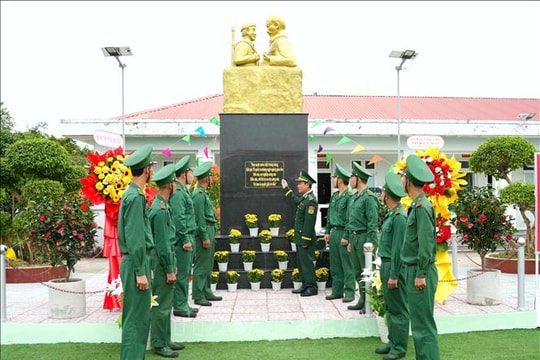 Khánh thành tượng đài ‘Bác Hồ với chiến sĩ Biên phòng’ tại Đồn Biên phòng Gành Hào